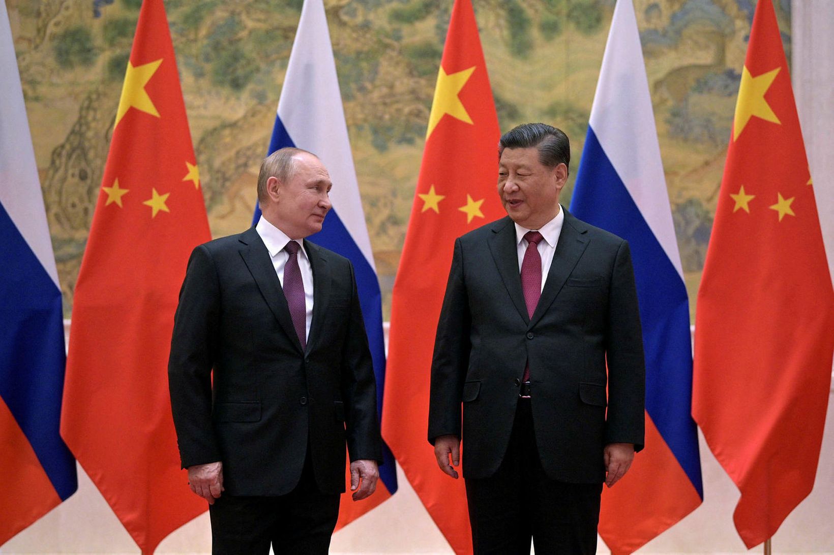 Vladimír Pútín, forseti Rússlands, og Xi Jinping, forseti Kína, funduðu …
