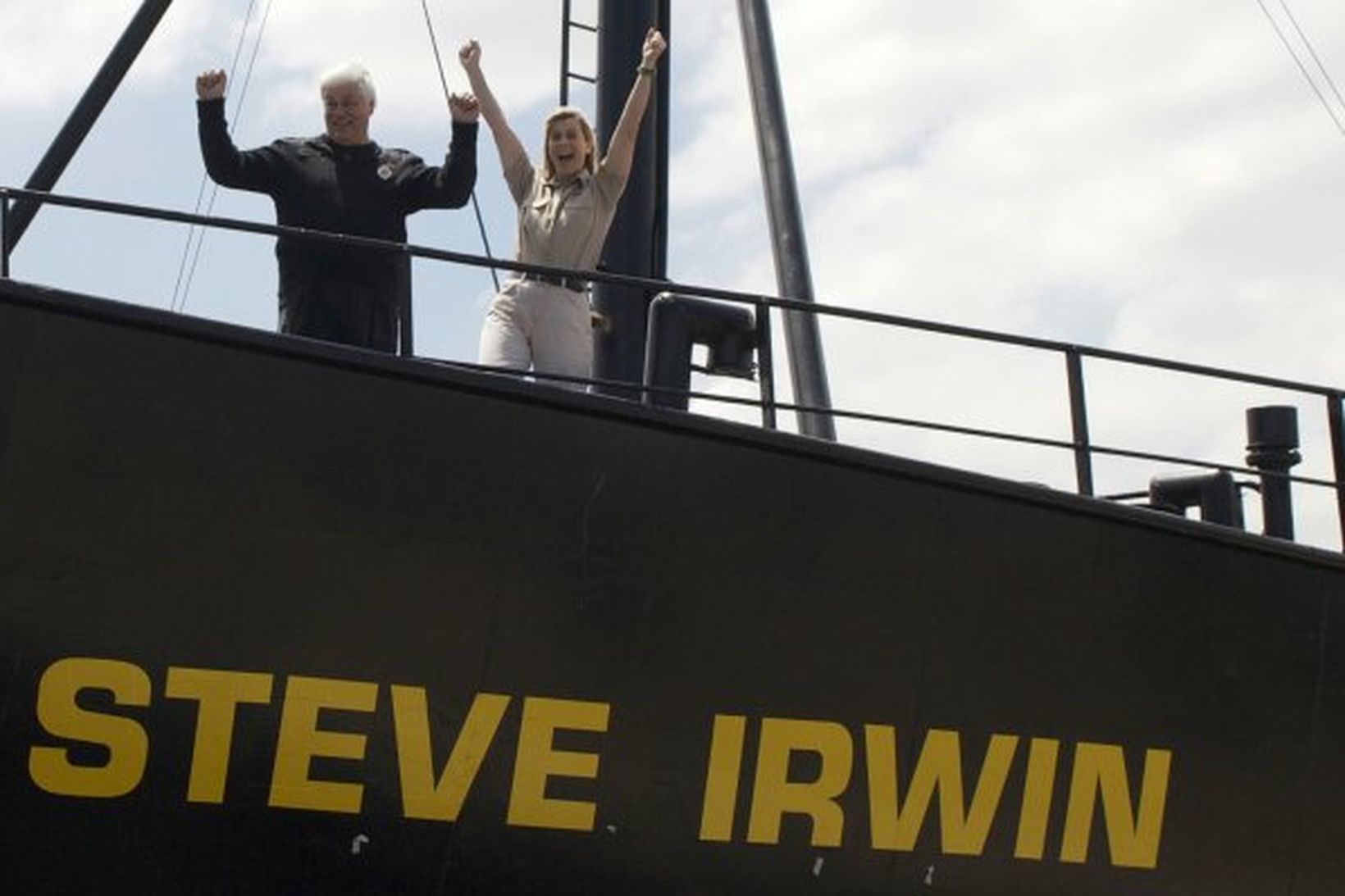 Paul Watson og Terri Irwin um borð í skipinu Steve …