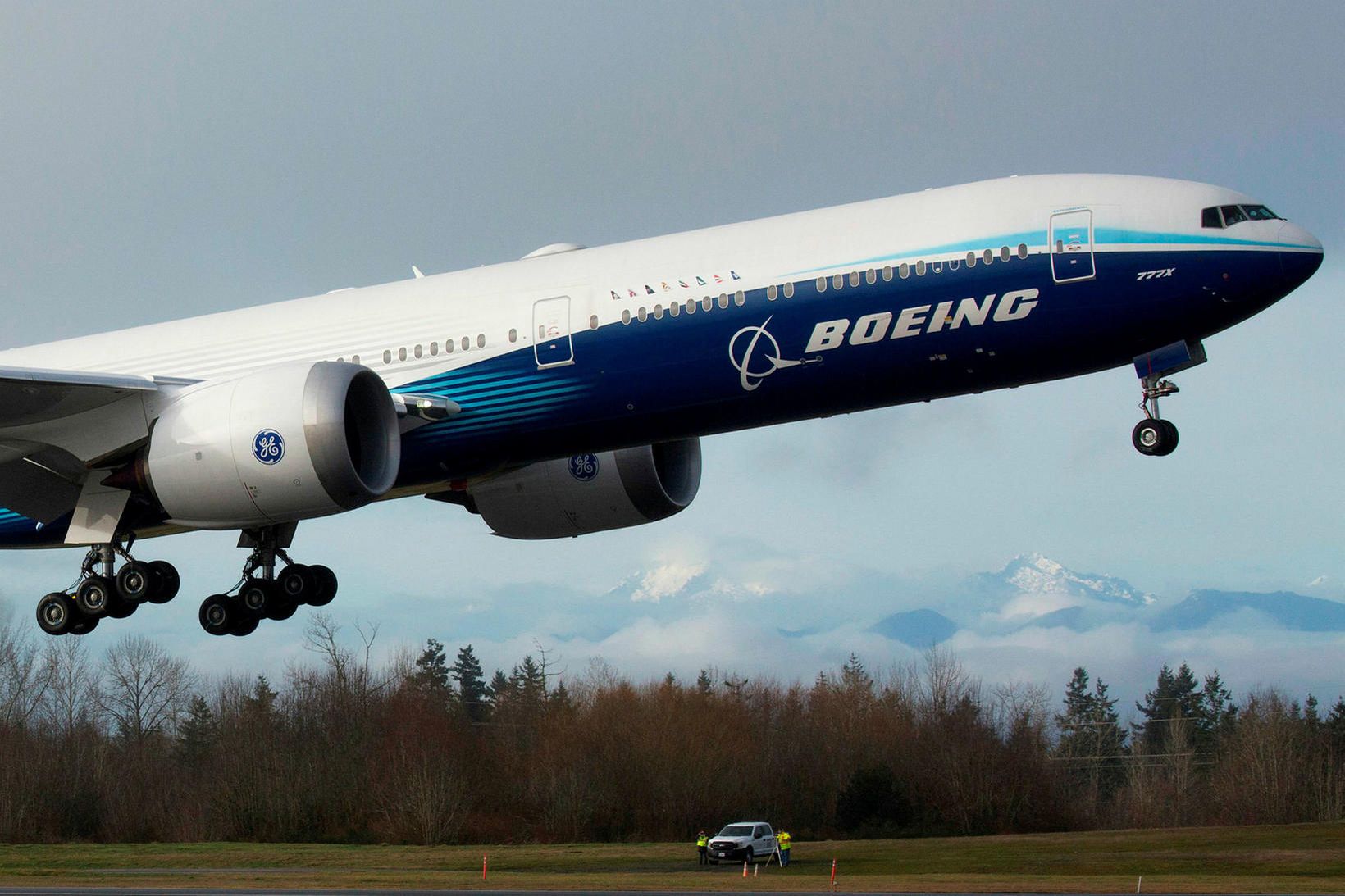 Boeing 777X í flugtaki í fyrsta flugi sínu, 25. janúar …