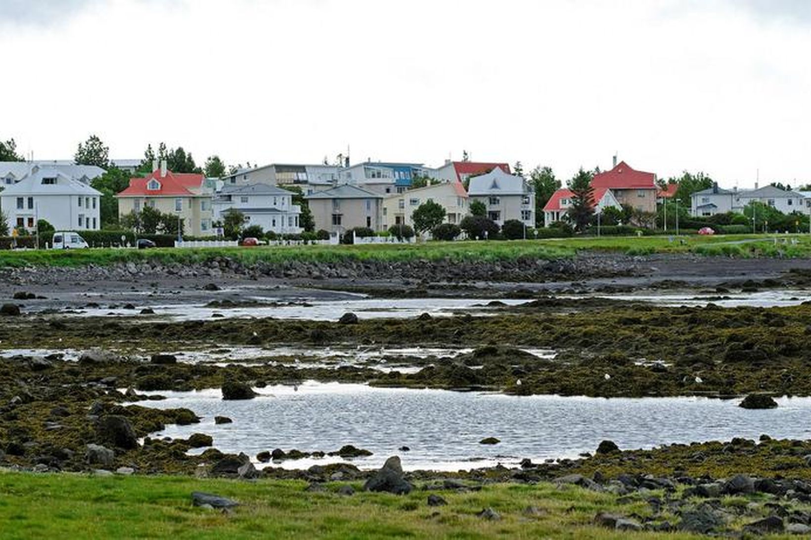 Skólpdælustöðin sem bilaði er við Faxaskjól.