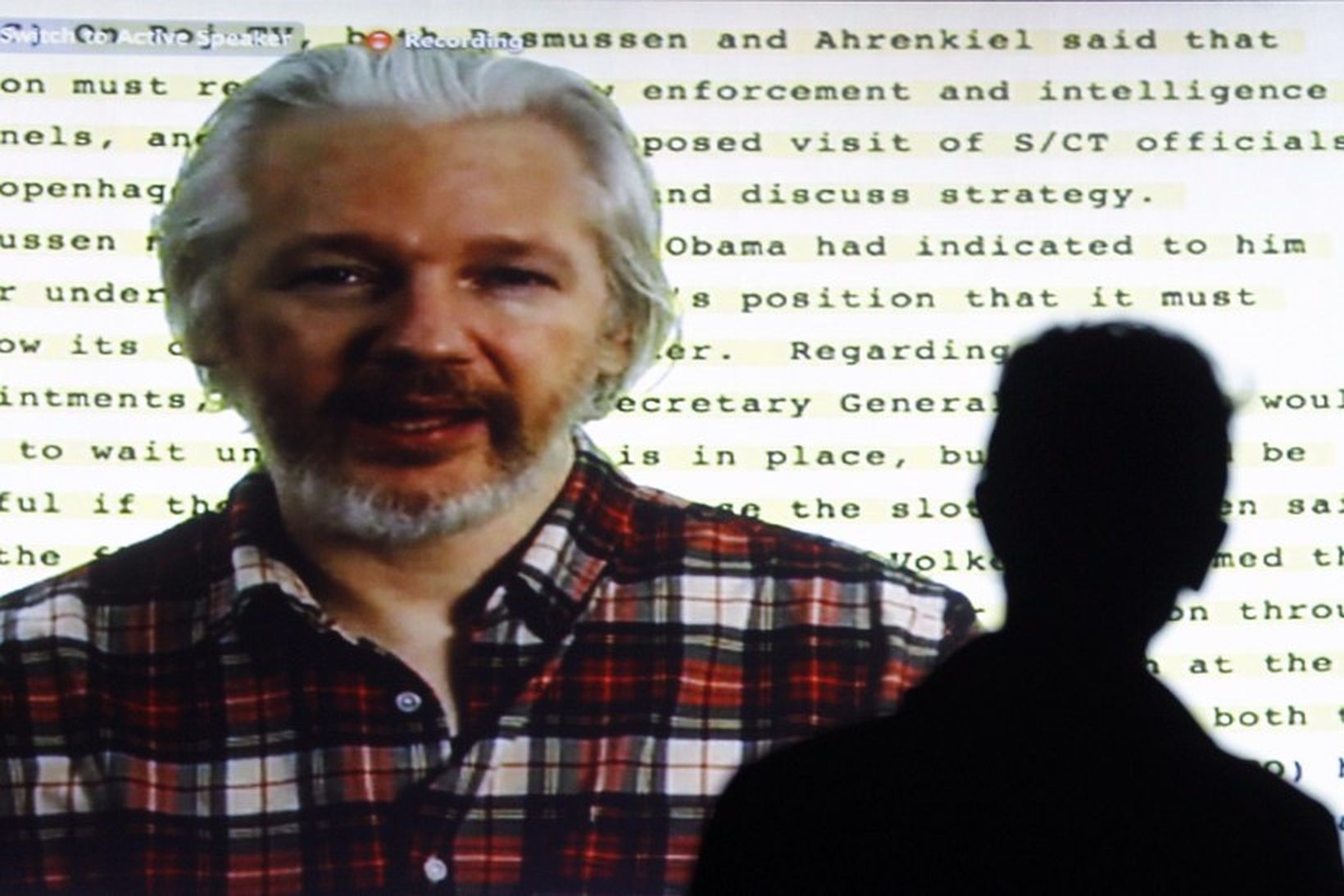 Julian Assange, stofnandi Wikileaks, hefur hafst við í sendiráði Evkadors …
