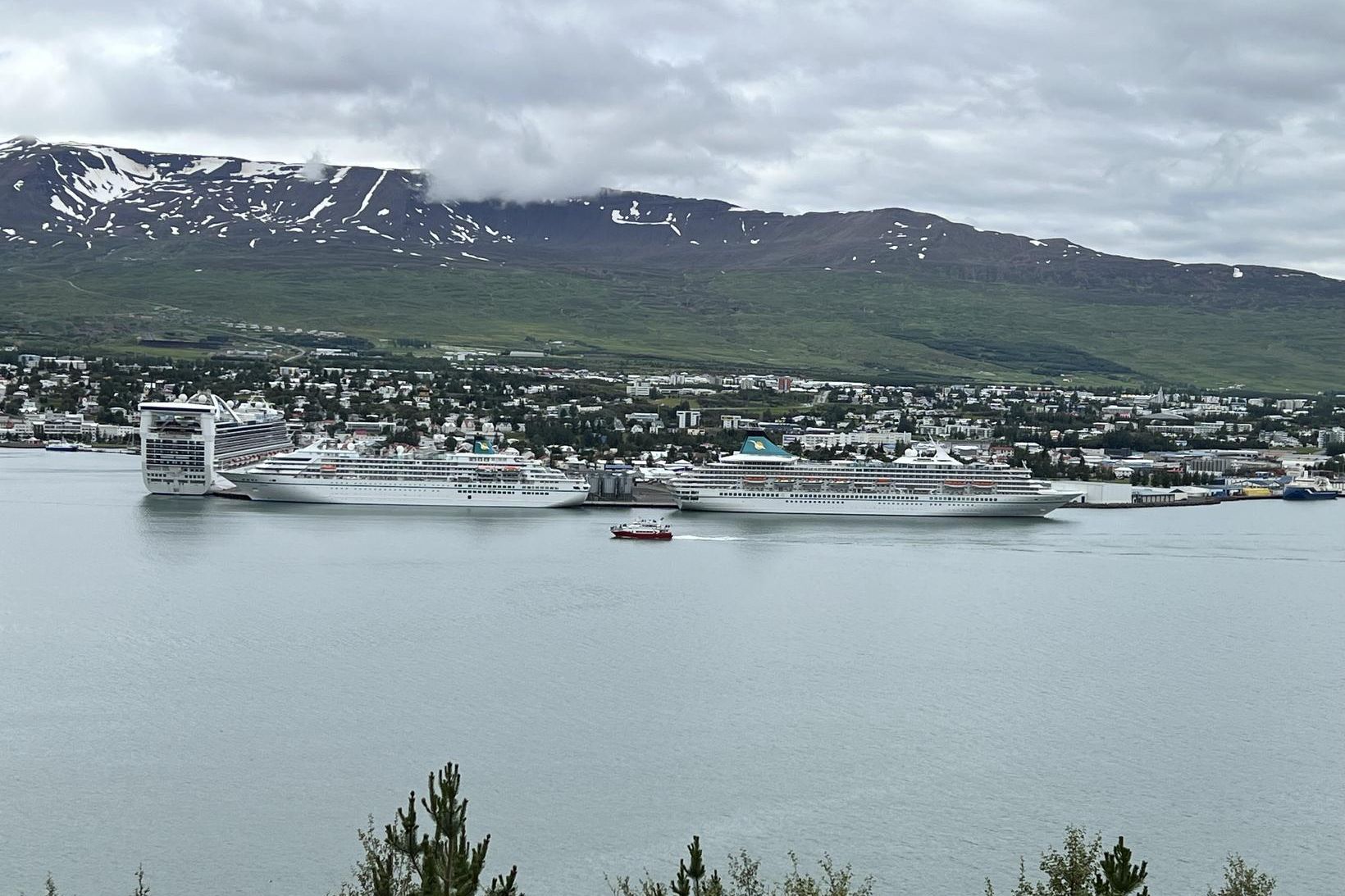 Horft yfir Akureyri í dag.