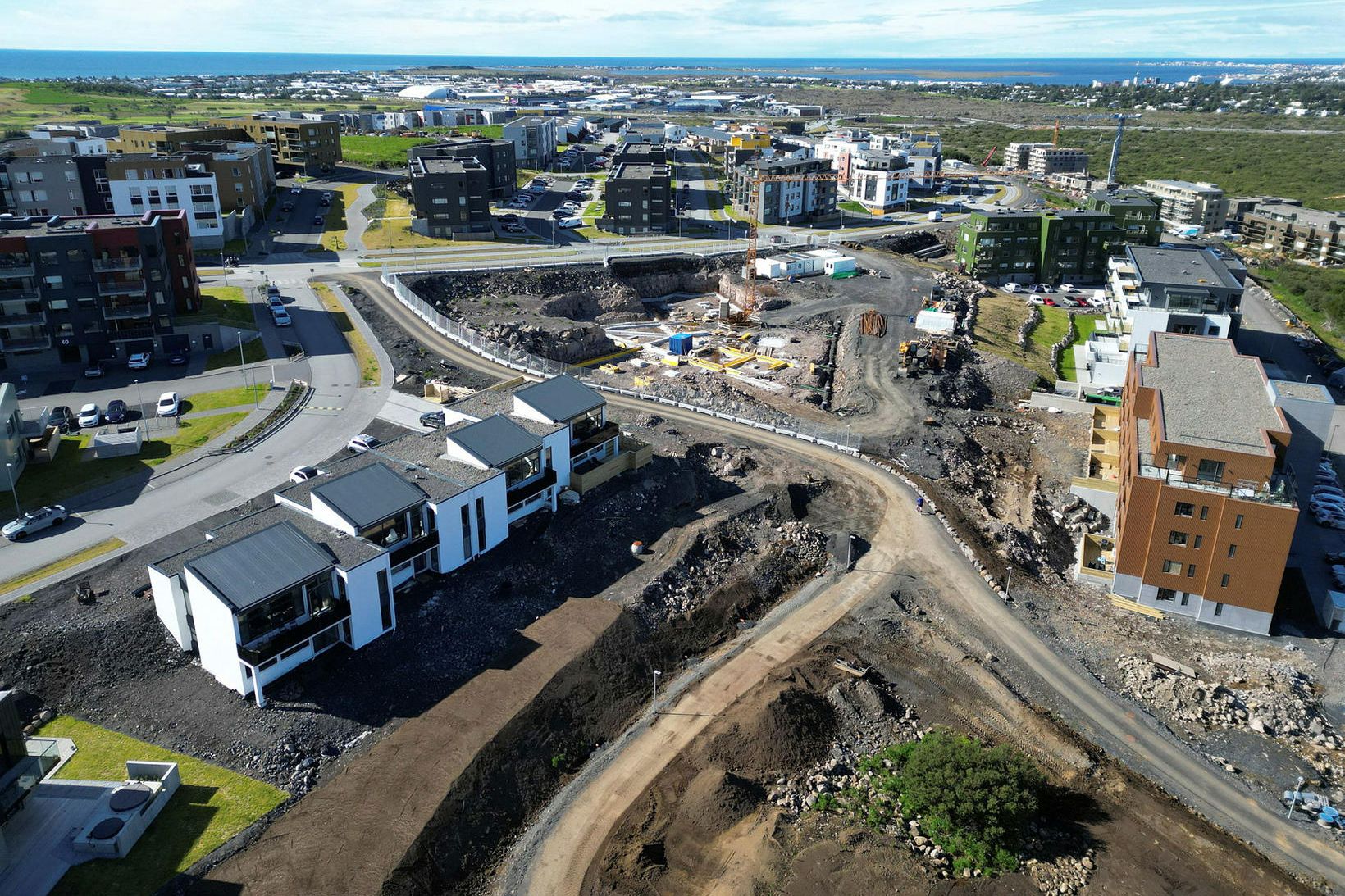 Nærri lætur að uppbyggingu íbúða í Urriðaholti í Garðabæ sé …