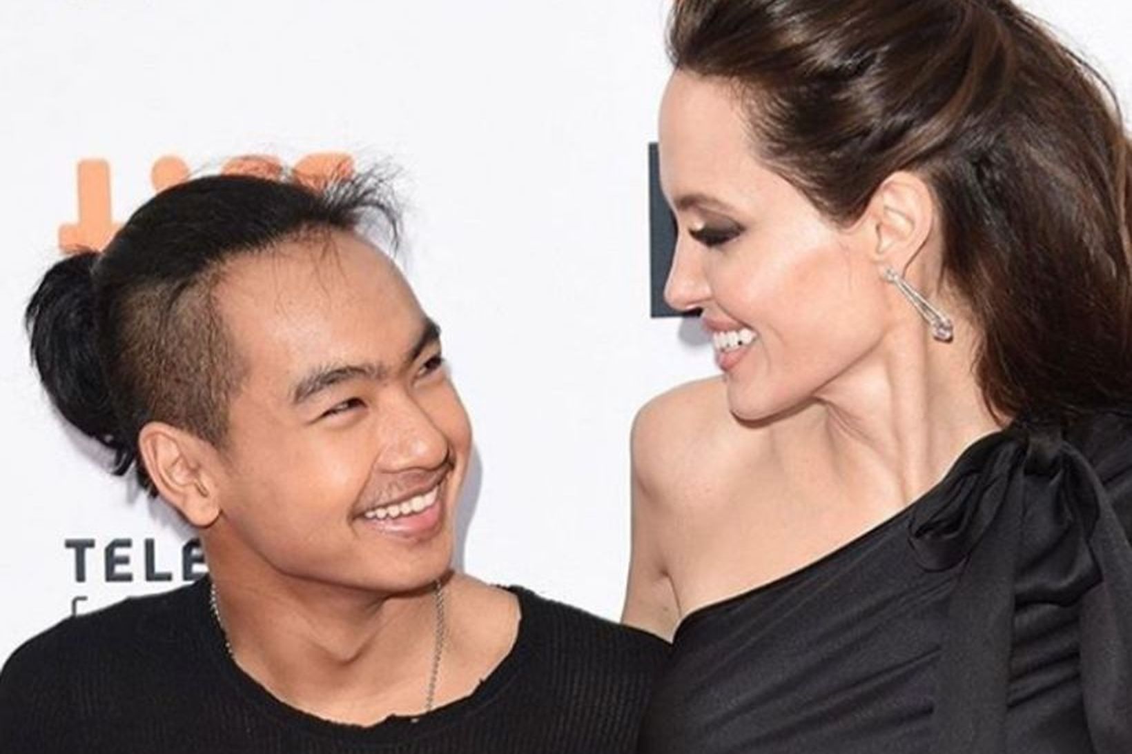 Angelina Jolie ásamt syni sínum Maddox.
