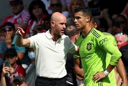 Erik ten Hag og Cristiano Ronaldo ræða málin.