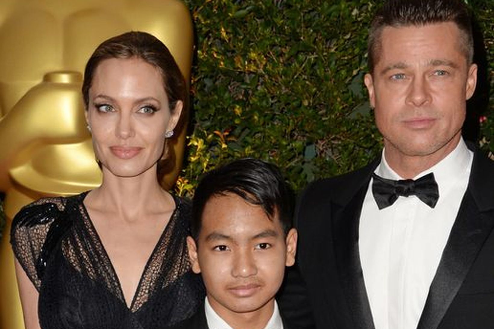 Maddox ásamt foreldrum sínum, Angelinu Jolie og Brad Pitt.