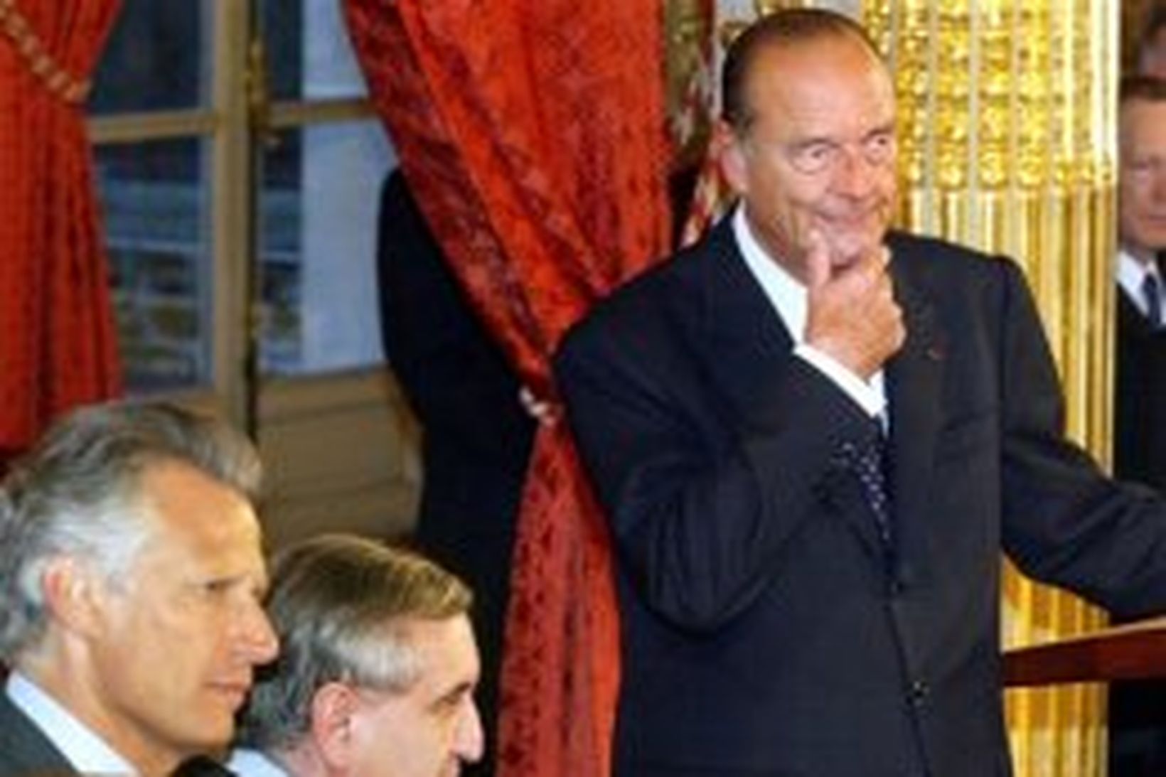 Dominique de Villepin, Jean-Pierre Raffarin og Jacques Chirac. Myndin var …
