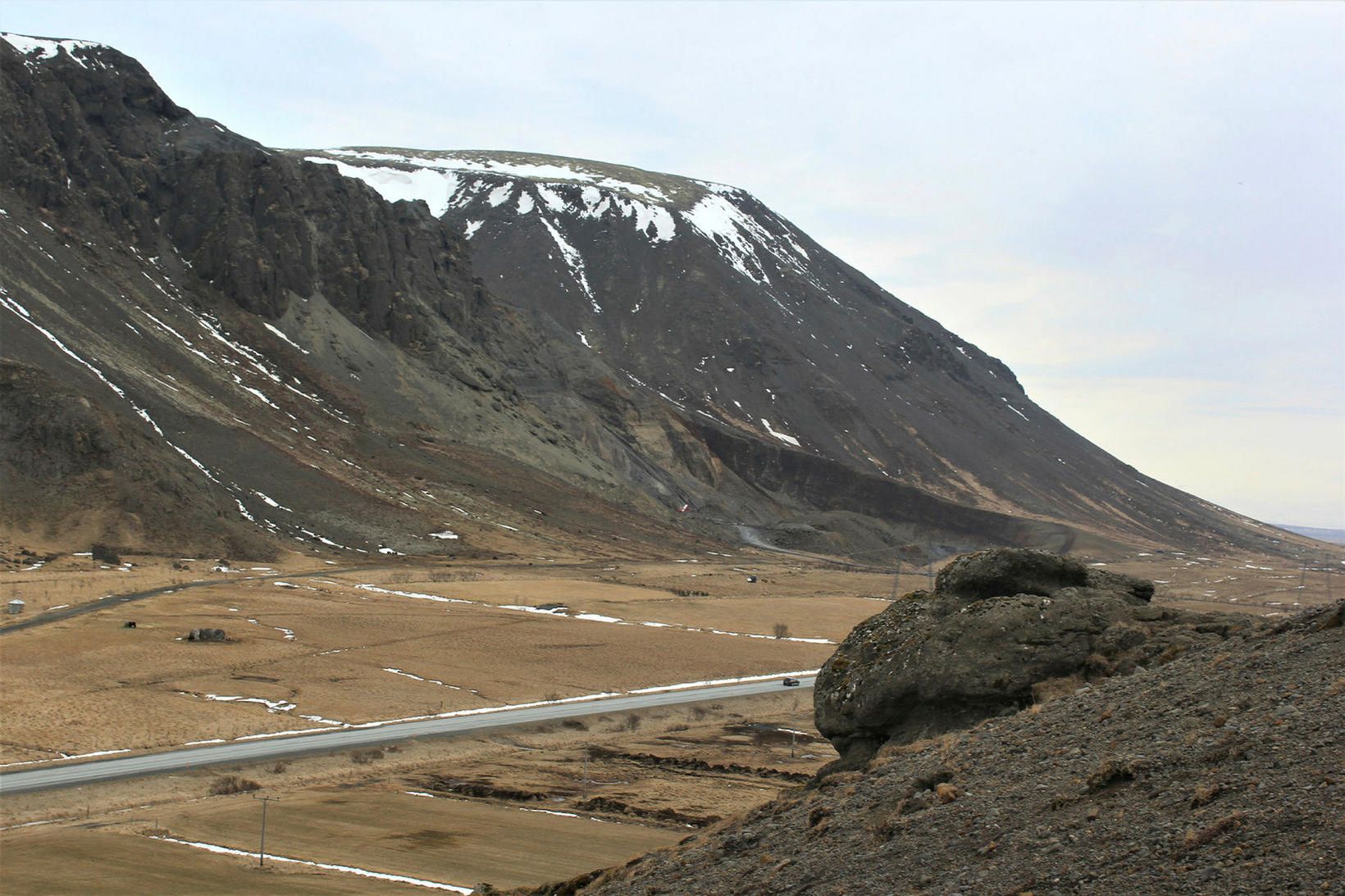 Þórustaðanáma er áberandi í landinu og verður áfram.