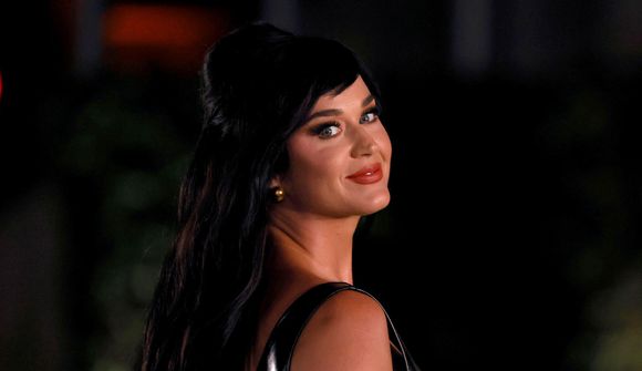 Katy Perry djörf á tískuvikunni í París