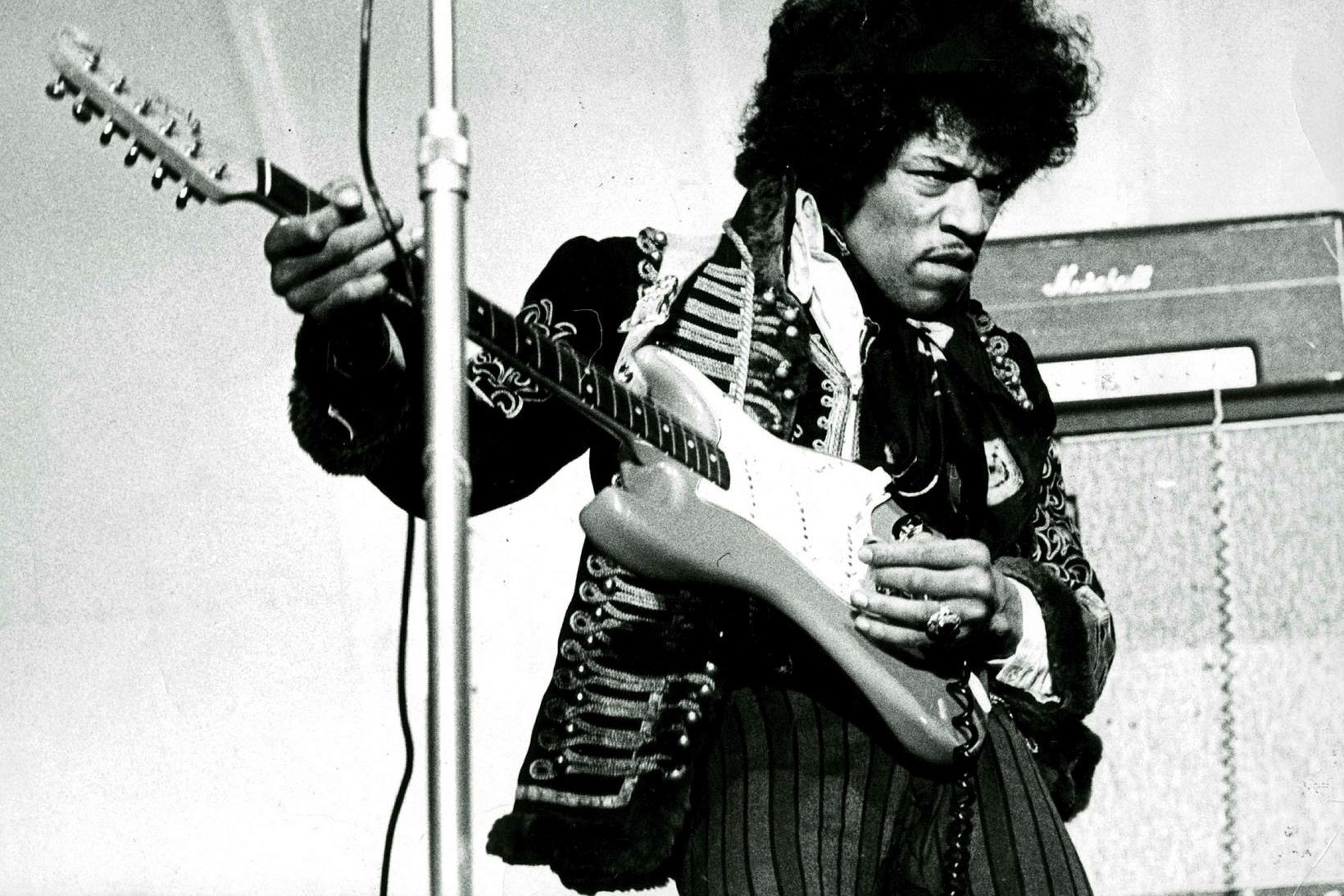 Jimi Hendrix á tónleikum í Stokkhólmi árið 1967.