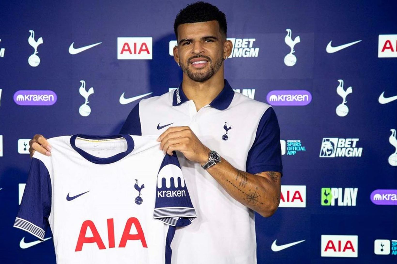 Dominic Solanke skrifar undir sex ára samning hjá Tottenham.