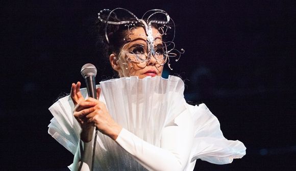 Almenn miðasala hafin á Björk 