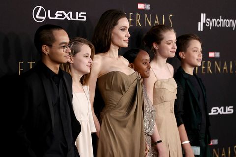 Maddox Jolie-Pitt, Vivienne Jolie-Pitt, Angelina Jolie, Knox Jolie-Pitt, Shiloh Jolie, og Zahara Jolie-Pitt. Börnin eru …